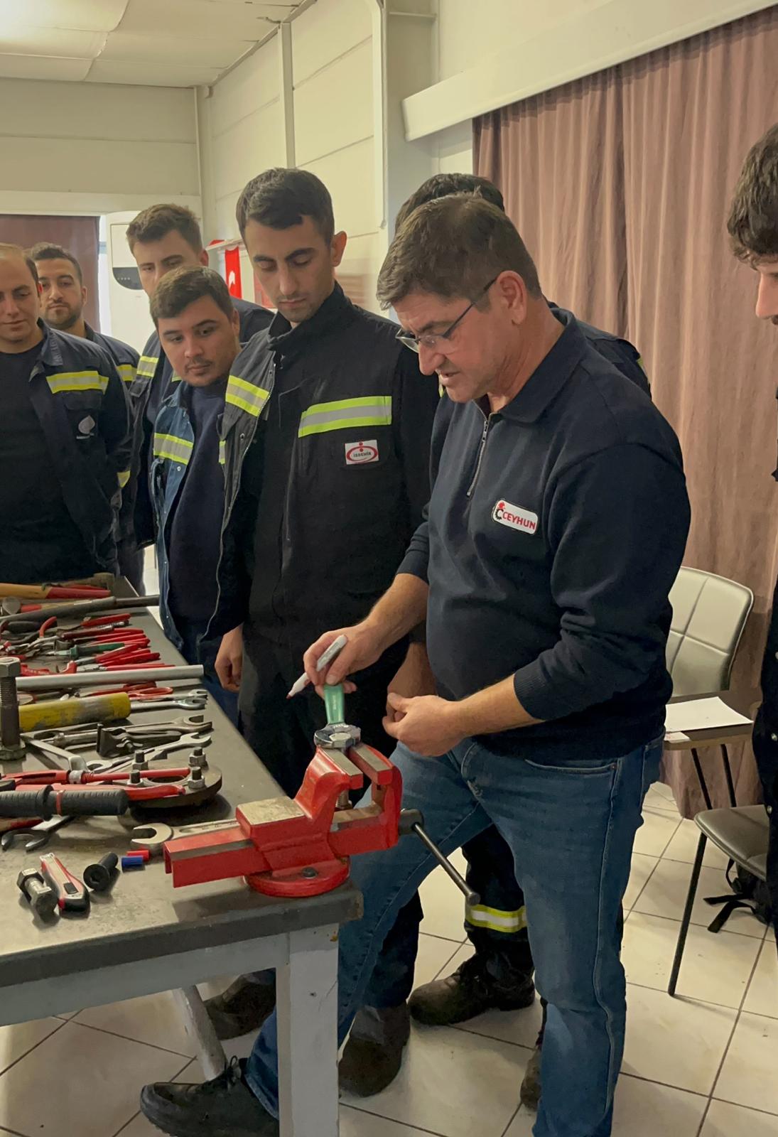 Endüstriyel teknik eğitim sunumu
